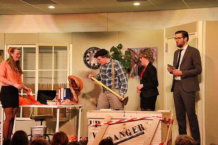 CPJ Waarder-Driebruggen met de klucht 'Dolle beestenboel'_49